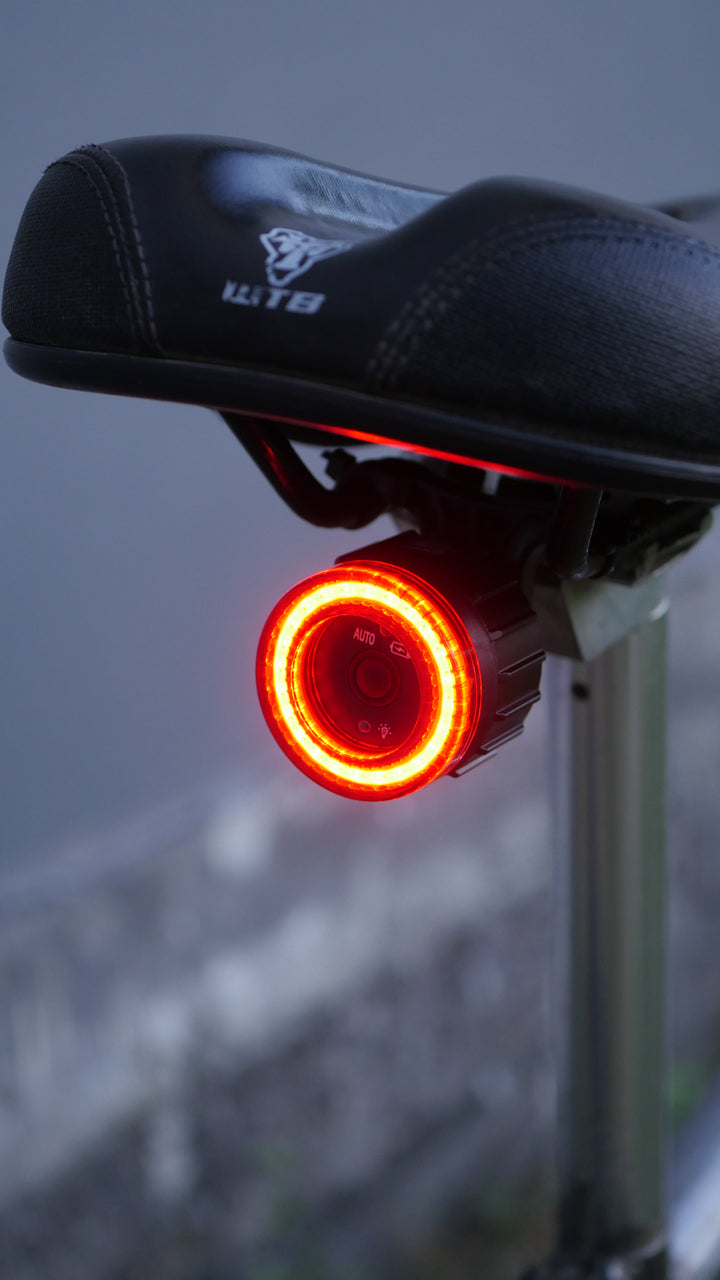 Strummer RL-60BS Smart Rear Light (na may preno sensor at auto wake up)