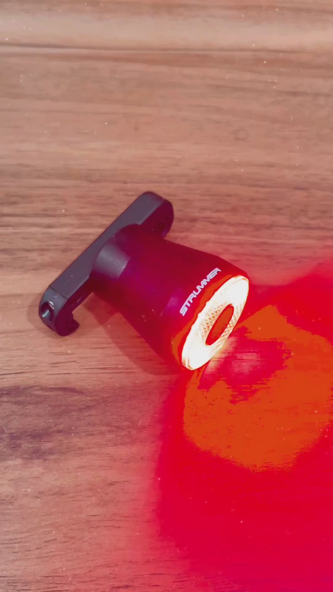 Strummer RL-40bs Smart Rear Light (na may preno sensor at awtomatikong paggising)