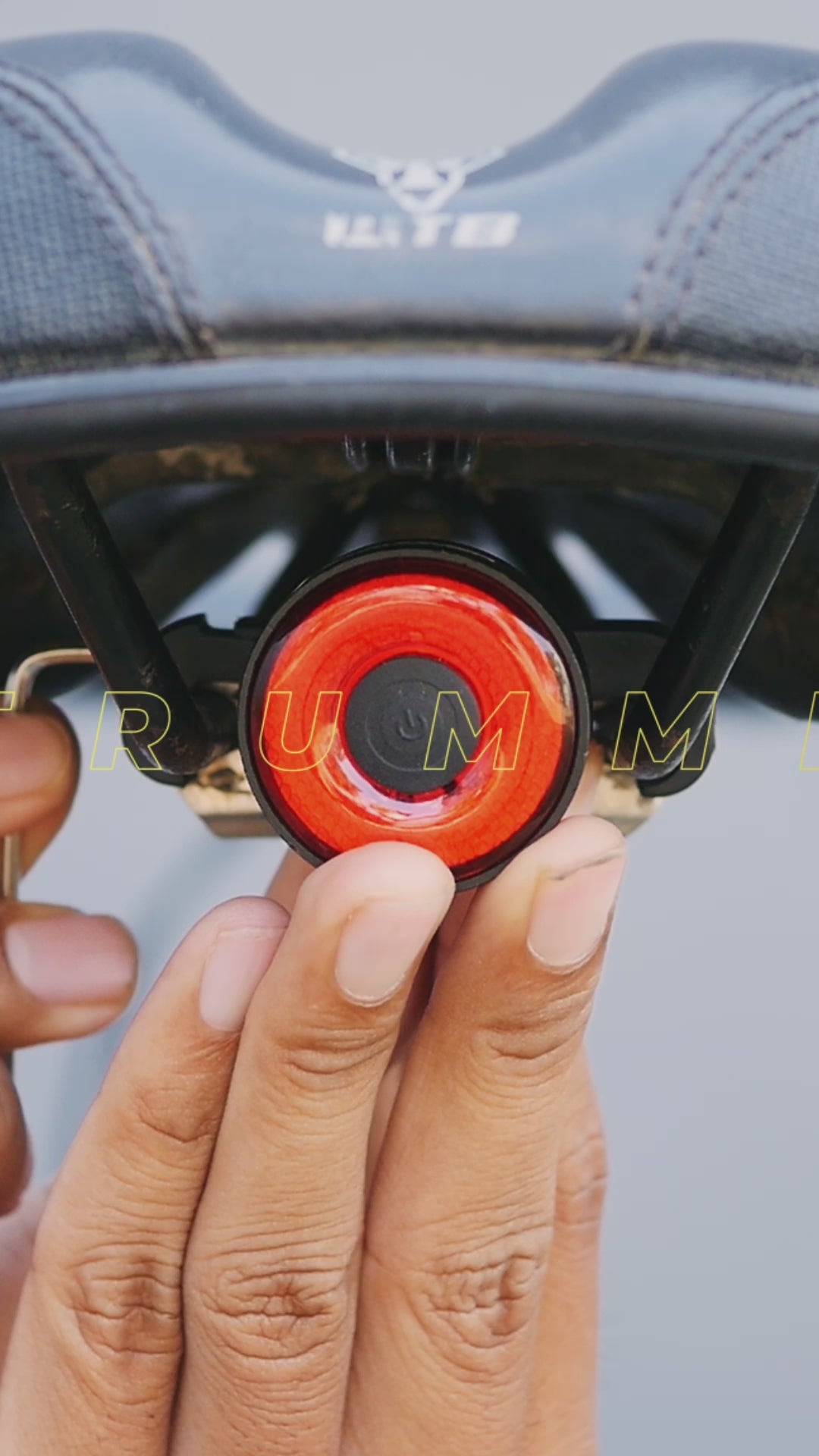 Strummer RL-40bs Smart Rear Light (na may preno sensor at awtomatikong paggising)