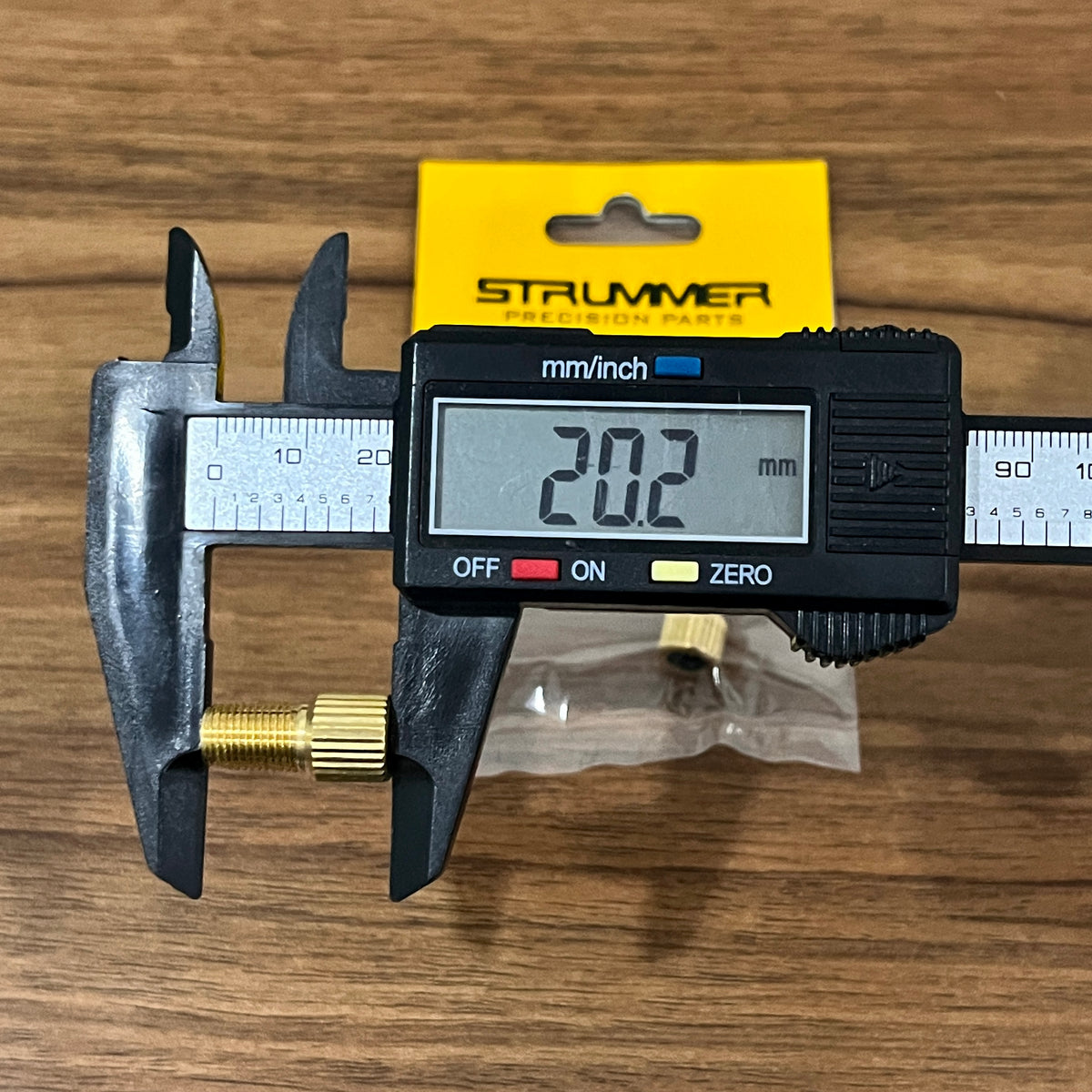 Strummer Brass Adapter ng Presta (FV) papuntang Schrader (AV) Valve (20 mm)