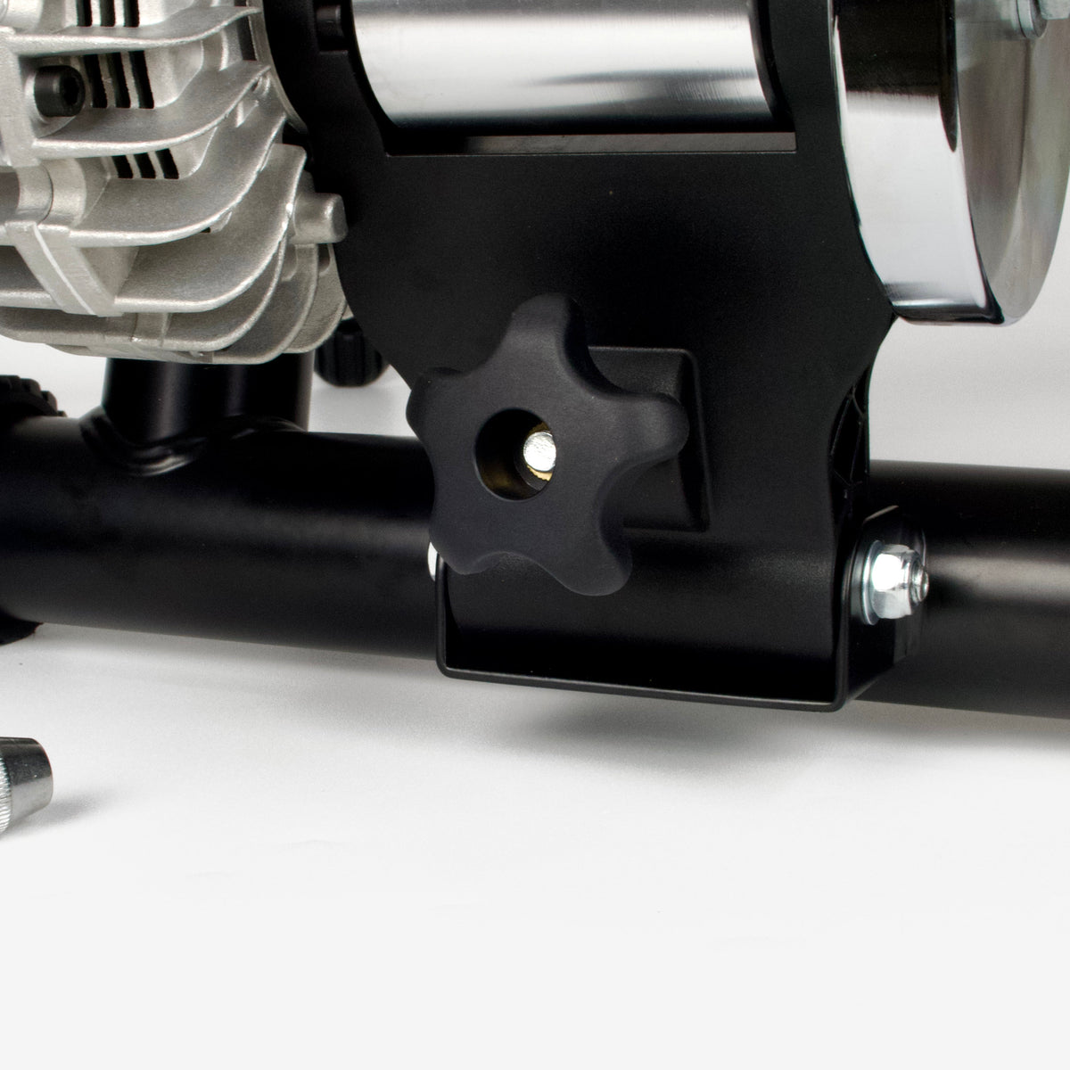 Bike Trainer Strummer BT-10 (26"-29", Bluetooth, Fluid Resistance)