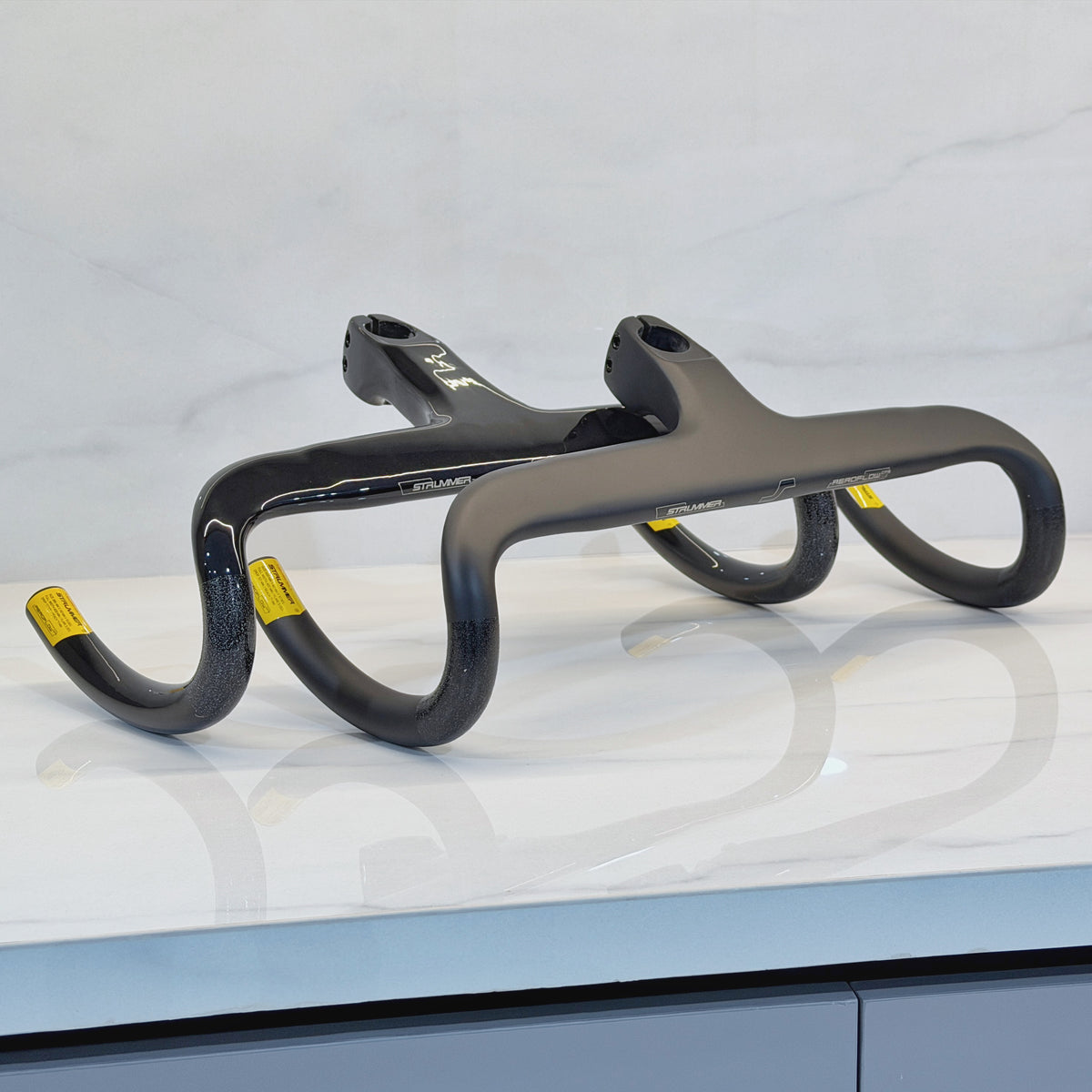 Drop-Bar-Strummer Aeroflow CF5 (integrierte, innenliegende Kabelführung)
