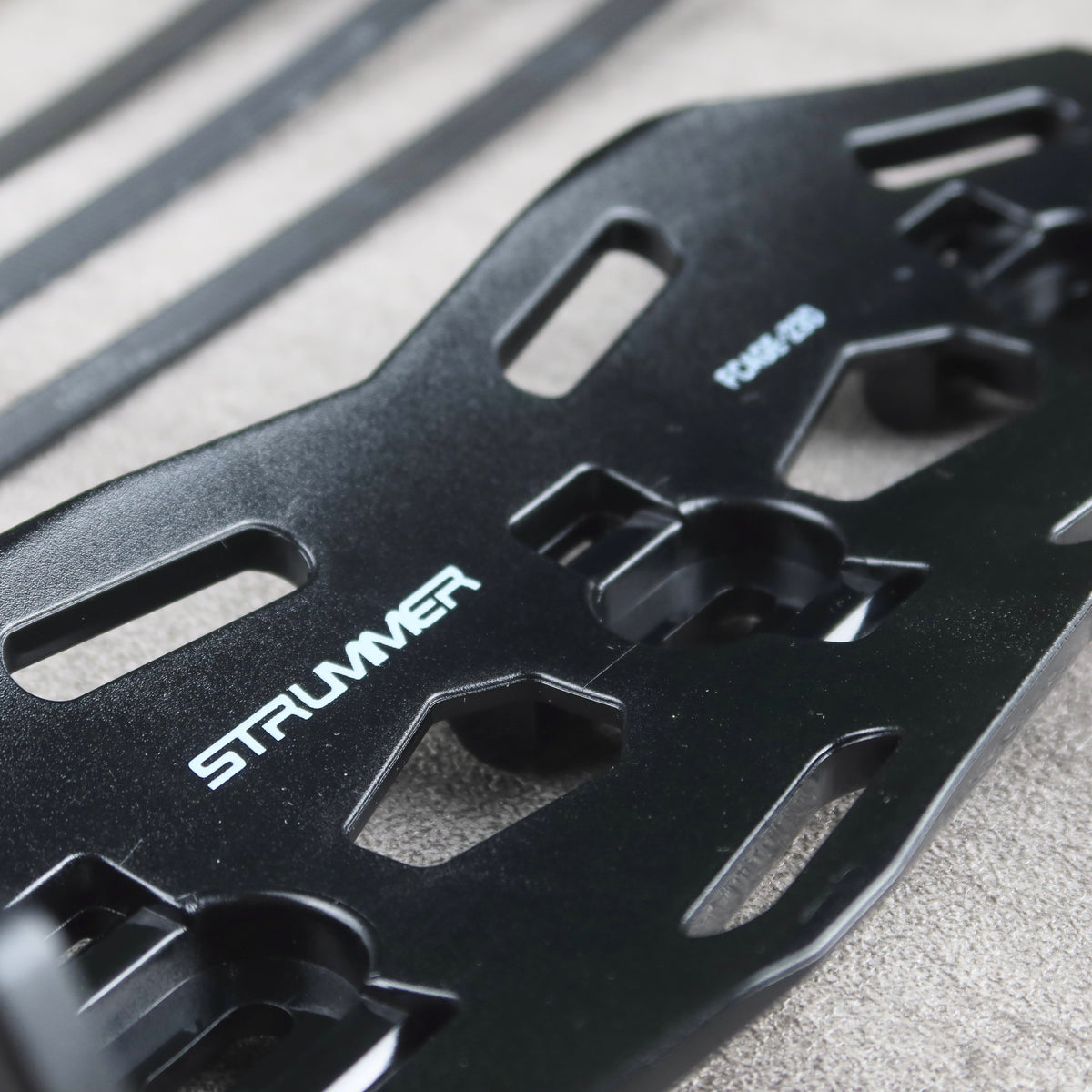 Strummer FCAGE-230 Cage ng Fork ng Bisikleta para sa Dagdag na Kargamento