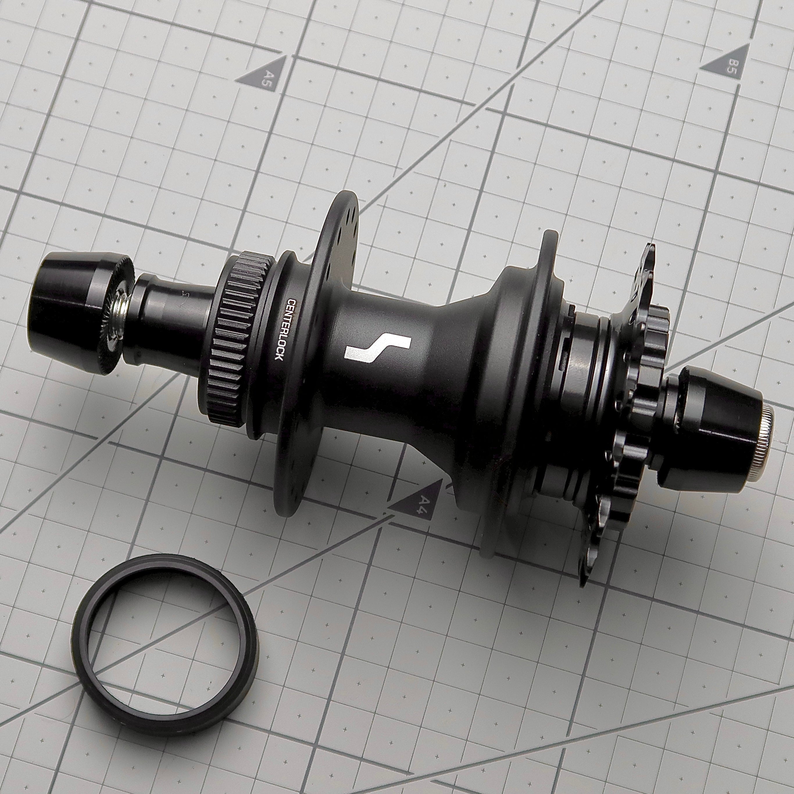 BMX　ストーレン Strummer HBR-250CL Centerlock Disc Brake BMX Hub with 16T Cog