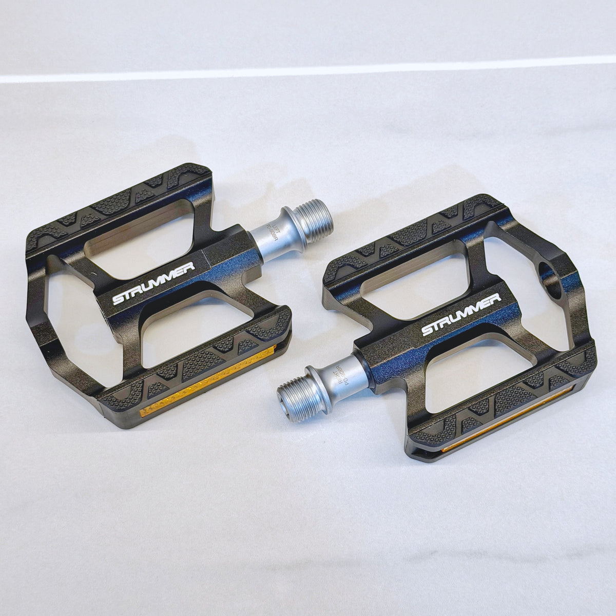 Pedal Strummer PD-908R dengan Getah dan Pemantul