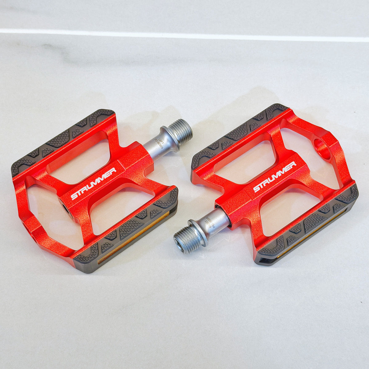 Pedal Strummer PD-908R dengan Getah dan Pemantul