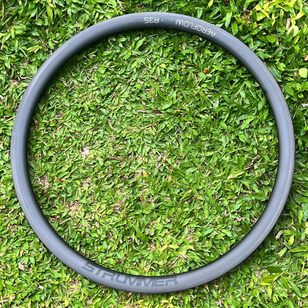 Strummer Aeroflow Pro Carbon 700c cerchio per freno sul cerchio (1 pezzo)