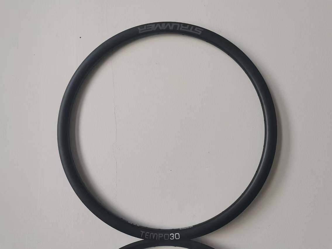 ขอบล้ออัลลอยแบบ Clincher Strummer Tempo30 รองรับยาง Tubeless Ready (1 ชิ้น)