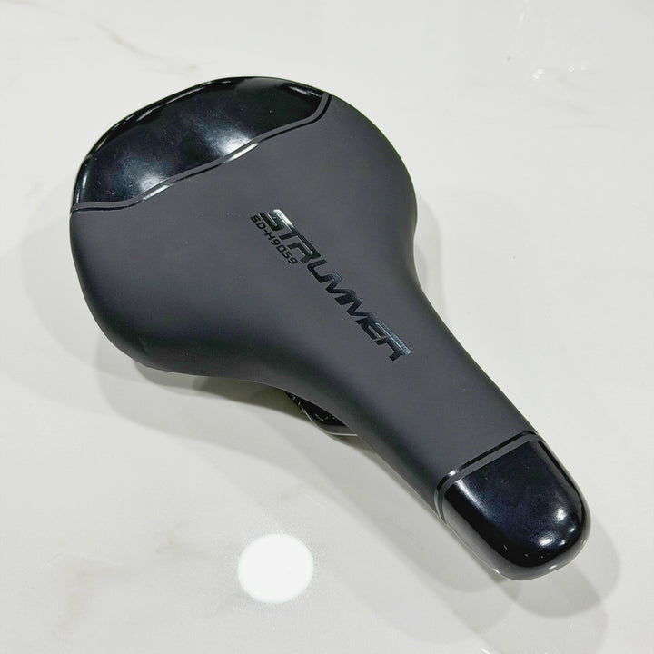 Sadel Strummer SD-H9059 warna Hitam–Hitam Glossy