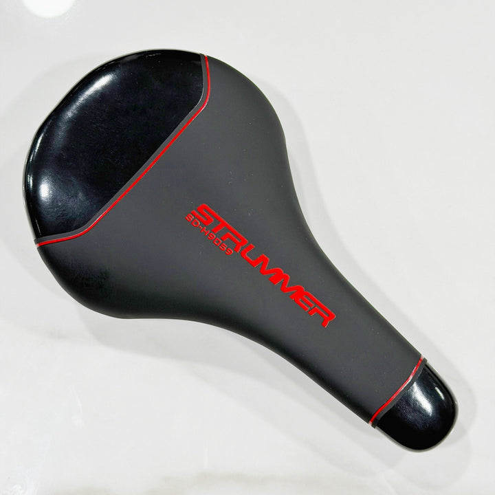 Sadel Strummer SD-H9059 warna Hitam–Merah