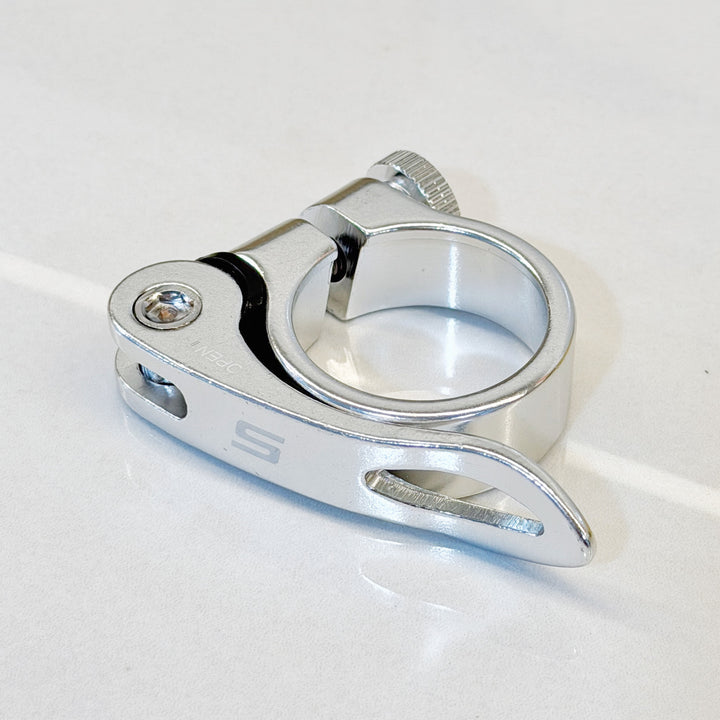 Zadelklem Strummer S-logo