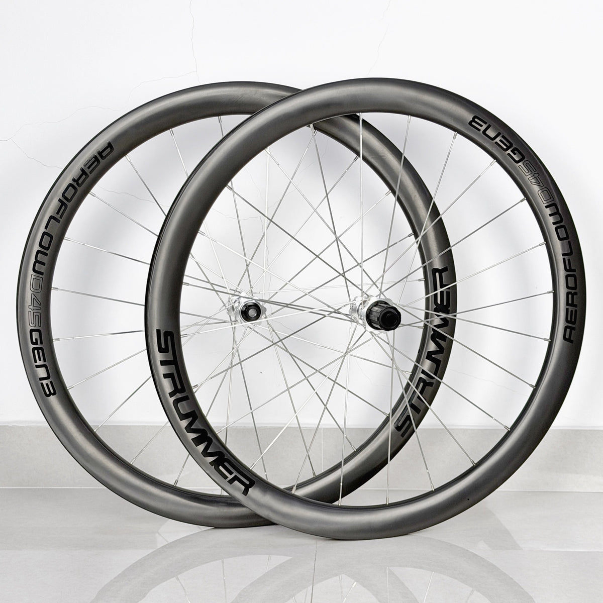 Strummer Aeroflow Gen3 D45 HR-250S hub silver spoke silver — Wheelset tampak keseluruhan