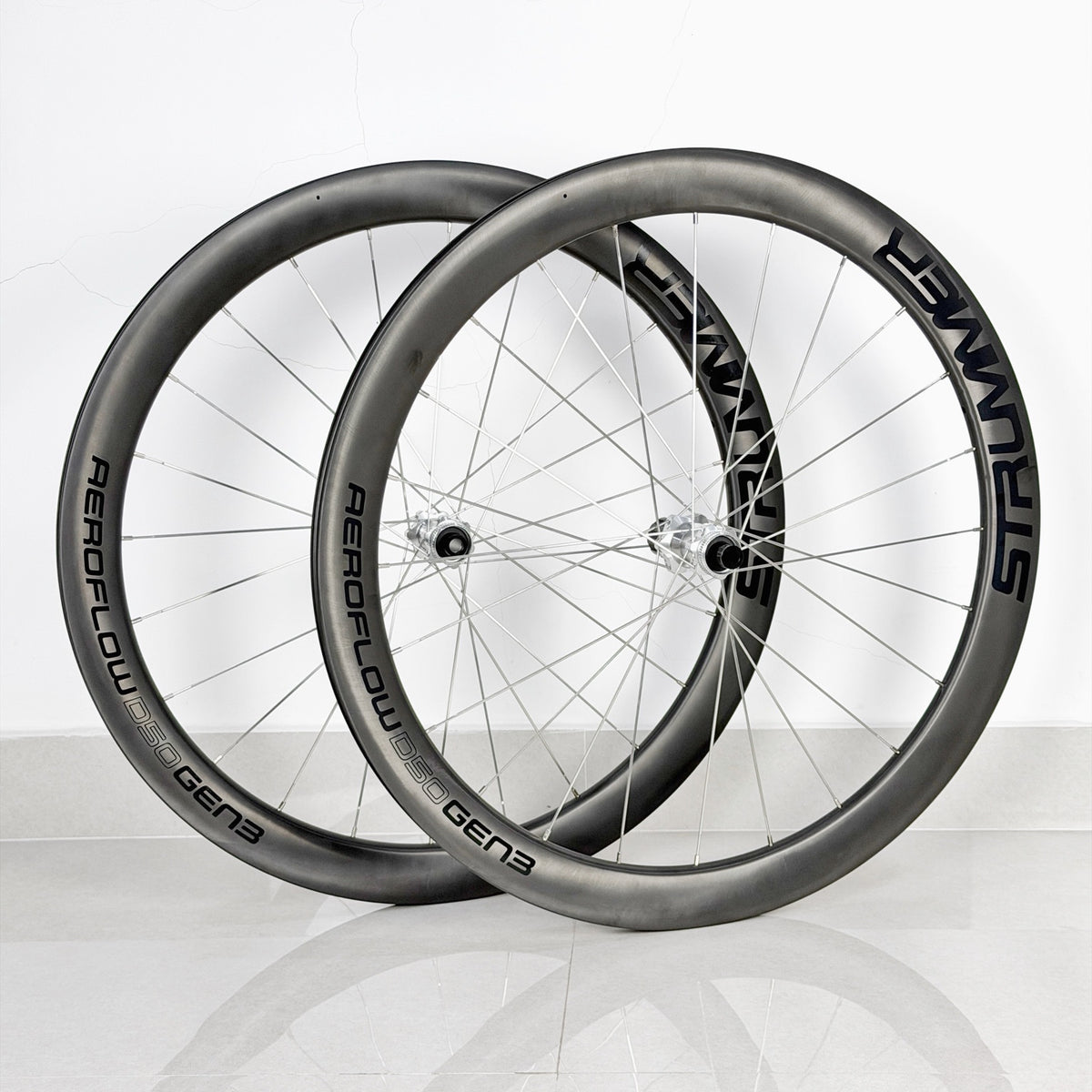 Strummer Aeroflow Gen3 D50 HR-250S hub silver spoke silver — Wheelset tampak keseluruhan