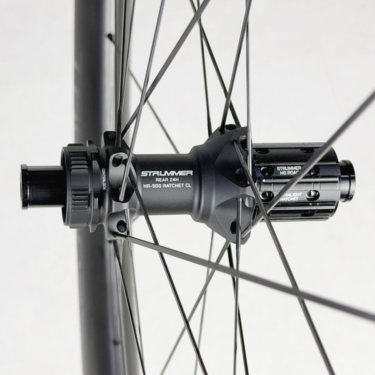 Strummer Traverse GX32 CF HR-500 — Detail hub belakang