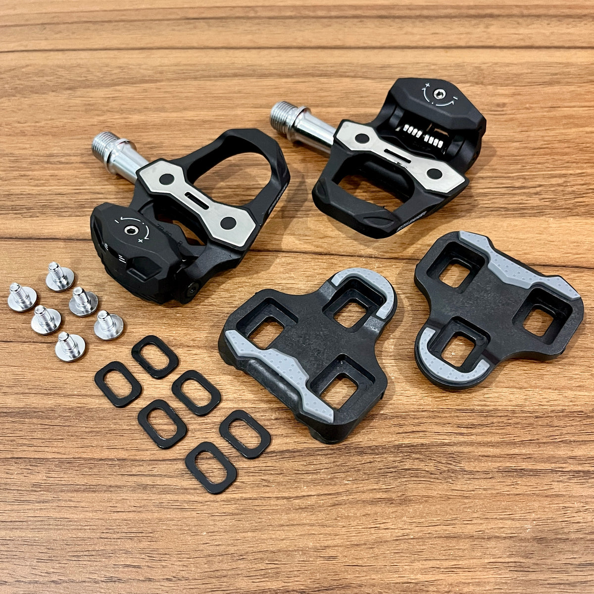 Strummer PD-990 Rennrad-Klickpedal (kompatibel mit dem Look-Keo-Cleat-Standard)