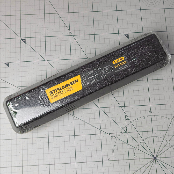 Strummer TW-26C Torque Wrench (2-26 Nm, Clicker Type with 1/4 inch Socket)