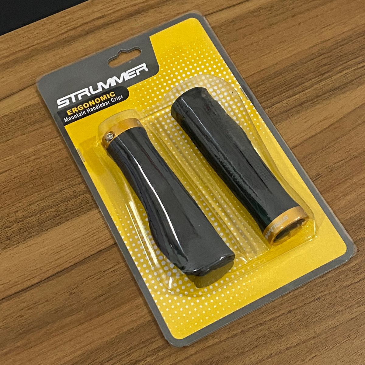 ปลอกแฮนด์แบบล็อก Strummer HFT-786